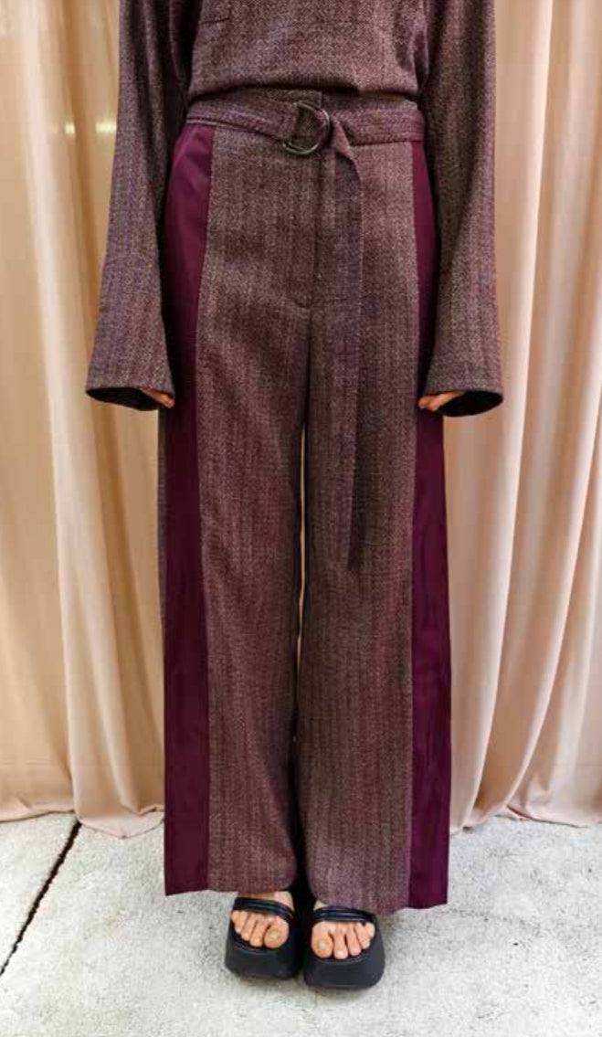 Pantalone con banda laterale