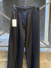 Carica l'immagine nel visualizzatore di Gallery, Pantalone cavallo basso
