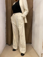 Carica l'immagine nel visualizzatore di Gallery, Pantalone cavallo basso
