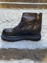 Carica l&#39;immagine nel visualizzatore di Gallery, Boots con zip
