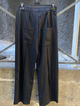 Carica l'immagine nel visualizzatore di Gallery, Pantalone cavallo basso
