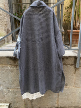 Carica l&#39;immagine nel visualizzatore di Gallery, Cappotto con dettagli in paillettes
