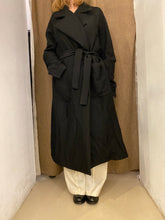 Carica l'immagine nel visualizzatore di Gallery, Cappotto stropicciato
