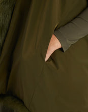 Carica l&#39;immagine nel visualizzatore di Gallery, Gilet in ecopelle e Nylon
