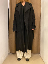 Carica l'immagine nel visualizzatore di Gallery, Cappotto stropicciato
