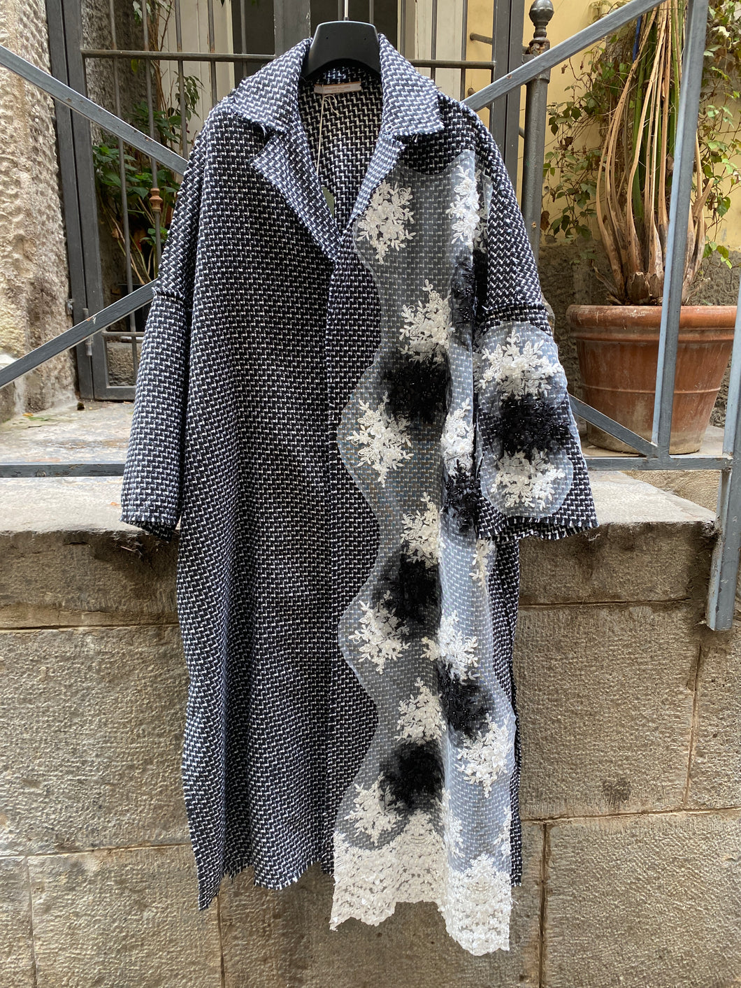Cappotto con dettagli in paillettes