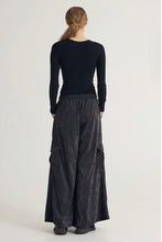 Carica l'immagine nel visualizzatore di Gallery, Pantalone con tasconi
