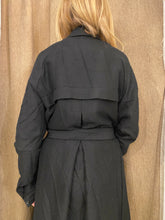 Carica l'immagine nel visualizzatore di Gallery, Cappotto stropicciato
