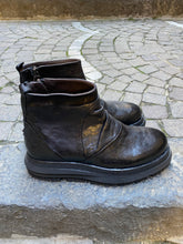 Carica l&#39;immagine nel visualizzatore di Gallery, Boots con zip
