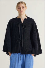 Carica l'immagine nel visualizzatore di Gallery, Giacca in lana con nastri
