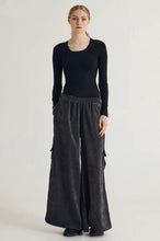 Carica l'immagine nel visualizzatore di Gallery, Pantalone con tasconi
