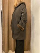 Carica l'immagine nel visualizzatore di Gallery, Parka imbottito
