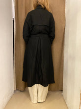 Carica l'immagine nel visualizzatore di Gallery, Cappotto stropicciato
