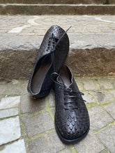 Carica l'immagine nel visualizzatore di Gallery, SCARPA ALLACCIATA
