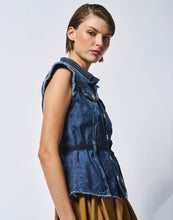 Carica l&#39;immagine nel visualizzatore di Gallery, Gilet In Denim Leggero
