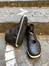 Carica l&#39;immagine nel visualizzatore di Gallery, Scarpa con Zip Posteriore
