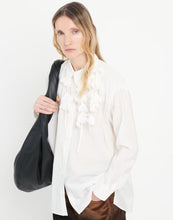 Carica l&#39;immagine nel visualizzatore di Gallery, Camicia con applicazioni floreali
