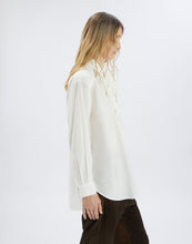 Carica l&#39;immagine nel visualizzatore di Gallery, Camicia con applicazioni floreali
