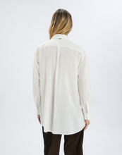 Carica l&#39;immagine nel visualizzatore di Gallery, Camicia con applicazioni floreali
