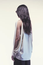 Carica l&#39;immagine nel visualizzatore di Gallery, Blusa Fluida
