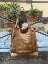 Carica l&#39;immagine nel visualizzatore di Gallery, Shopper in pelle

