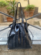 Carica l&#39;immagine nel visualizzatore di Gallery, Shopper in pelle
