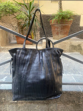 Carica l&#39;immagine nel visualizzatore di Gallery, Shopper in pelle
