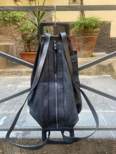 Carica l&#39;immagine nel visualizzatore di Gallery, Zaino in Pelle
